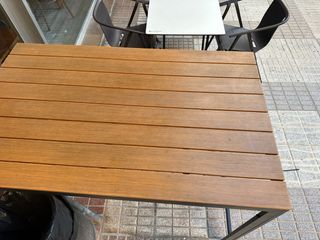 Mesa alta madera y metal con 4 taburetes