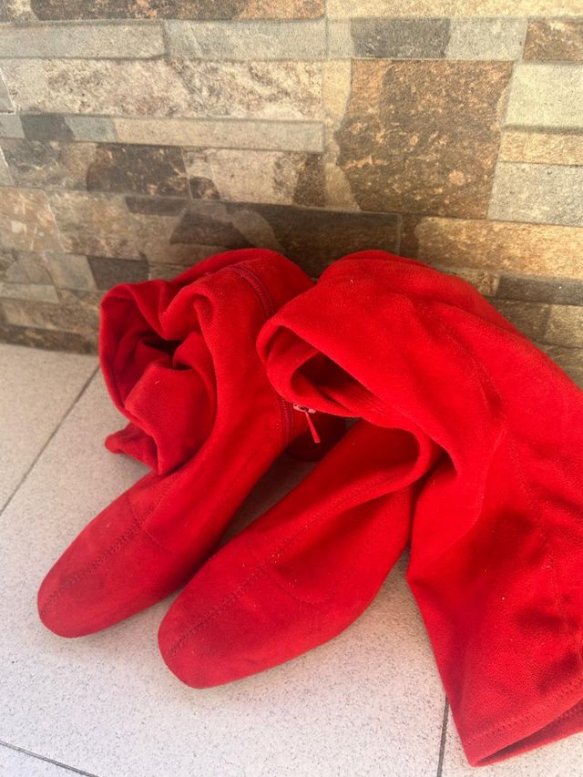 Botas altas rojas tacón redondo