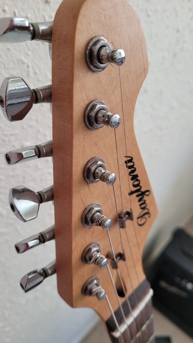 Guitarra Eléctrica Daytona + Amplificador