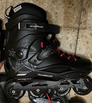 Patines Rollerblade Negros con Cordones Rojos 42