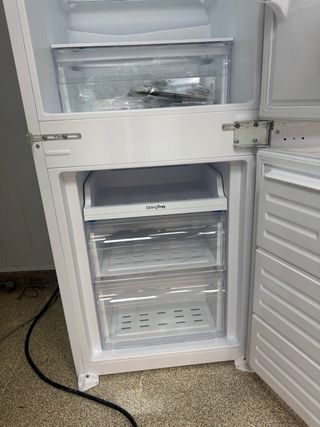 Nevera de mueble blanca INVENTUM