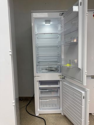 Nevera de mueble blanca INVENTUM