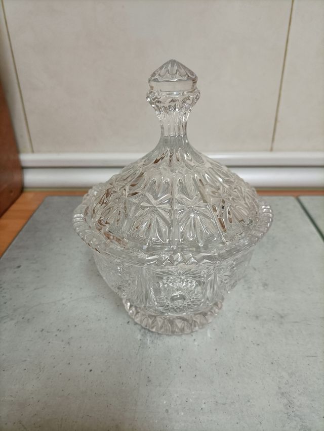 Bombonera de cristal tallado