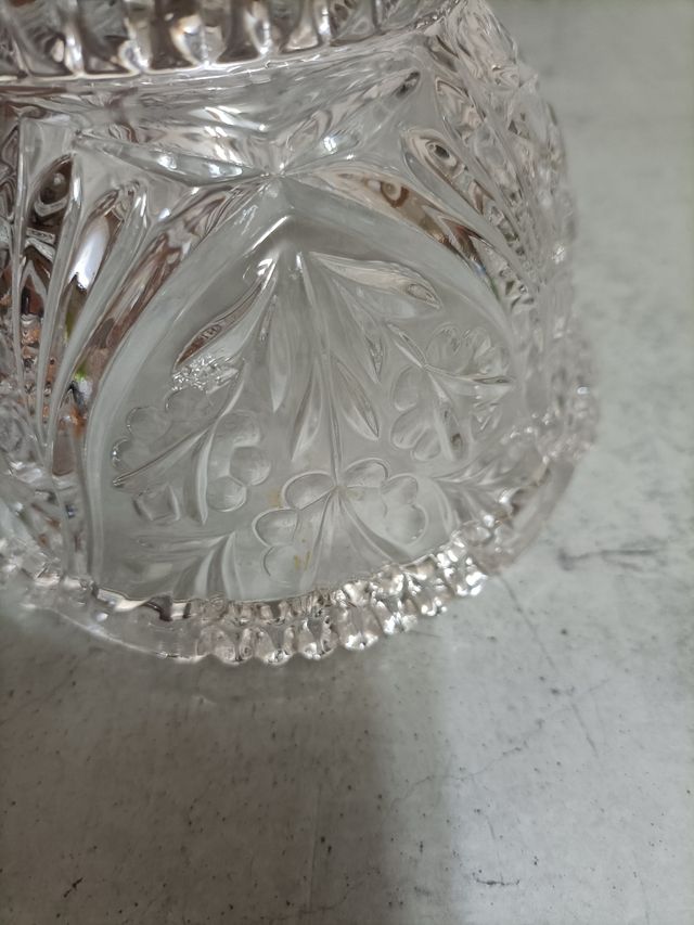 Bombonera de cristal tallado