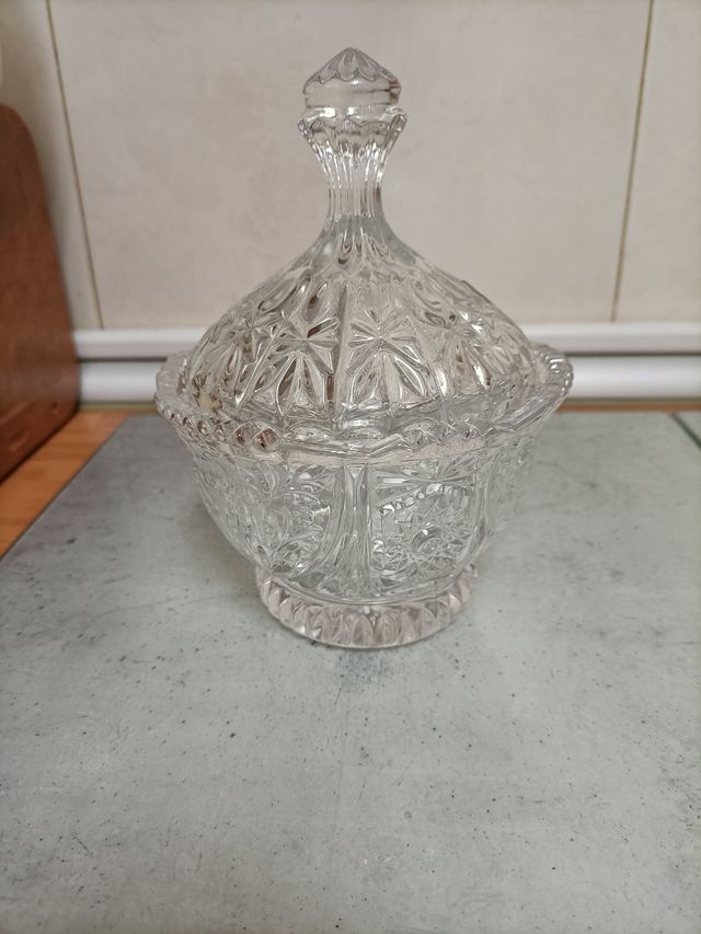 Bombonera de cristal tallado
