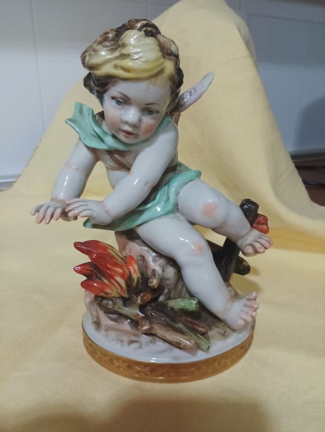 Querubín Porcelana salvador Mallol .ala rota 19x15