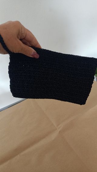 Pochette uncinetto nera con zip dorata