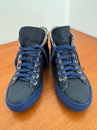 Scarpe alte blu con dettagli argento