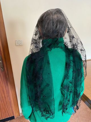 Velo vintage per la Santa Messa