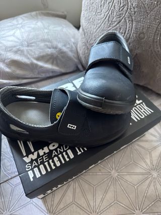 Zapatos de trabajo negros con velcro