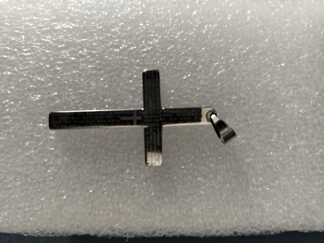 Ciondolo a croce nero e argento