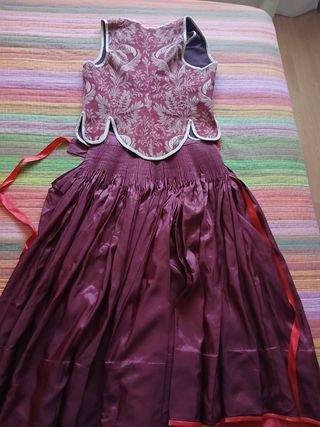 Falda y corpiño baturra morado y rojo
