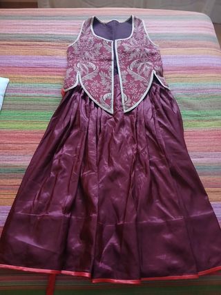 Falda y corpiño baturra morado y rojo