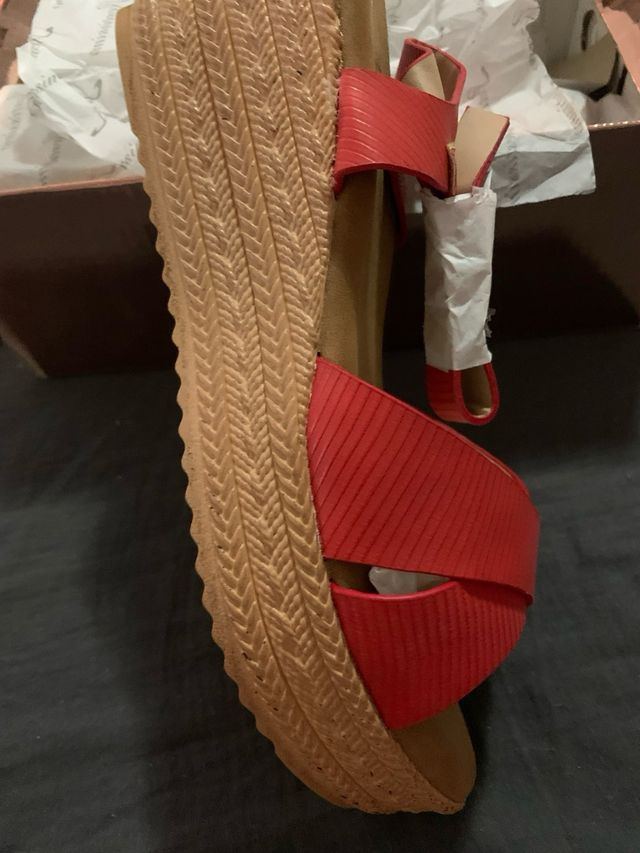 Sandalias Rojas y Marrones
