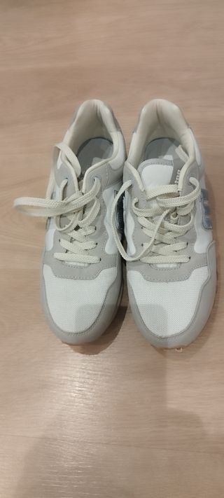 Zapatillas Mustang Beige y Blanco