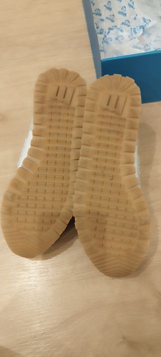 Zapatillas Mustang Beige y Blanco