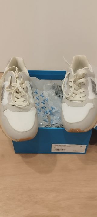 Zapatillas Mustang Beige y Blanco