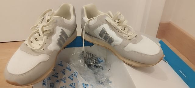 Zapatillas Mustang Beige y Blanco