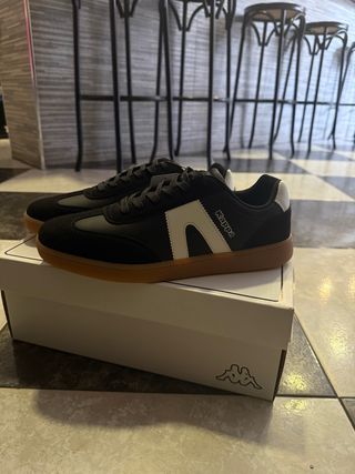 Zapatillas Kappa Negras y Blancas