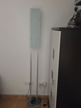Lámpara de pie moderna cristal y metal