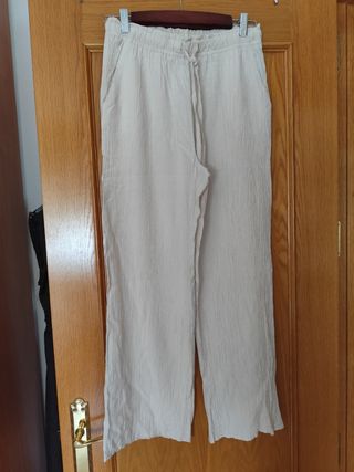 Pantalón largo, tejido muy ligero y fresquito 