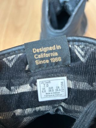 Zapatillas Vans Winston Hi MTE 39 Negro Dorado