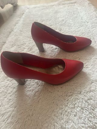 Zapatos de salón rojos Tamaris piel