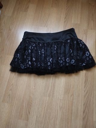 Falda corta negra con encaje