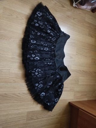 Falda corta negra con encaje