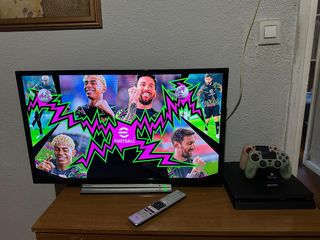 PS4 (PlayStation 4) con 2 mandos
TV32 TOSHIBA 
