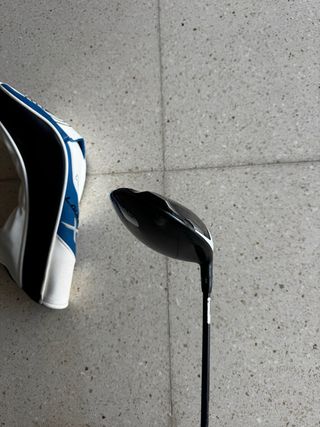 Palo de golf Cleveland Launcher XL2 con funda