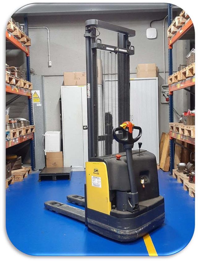 Apilador eléctrico Komatsu 600 kg 3500mm