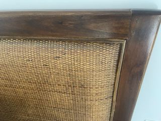 Cabecero de madera y ratán