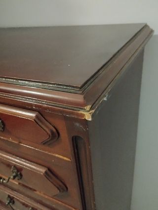 Cómoda de madera marrón