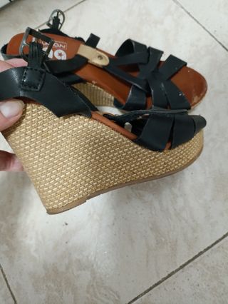 Sandalias cuña mujer negras y beige