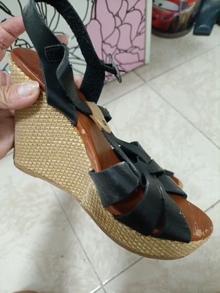Sandalias cuña mujer negras y beige