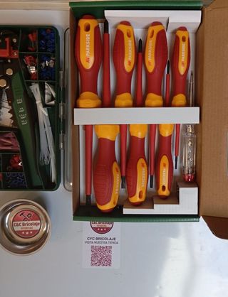 Kit herramientas eléctricista Parkside con regalo
