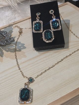 Conjunto de Joyas Esmeralda y Oro