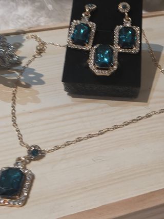 Conjunto de Joyas Esmeralda y Oro