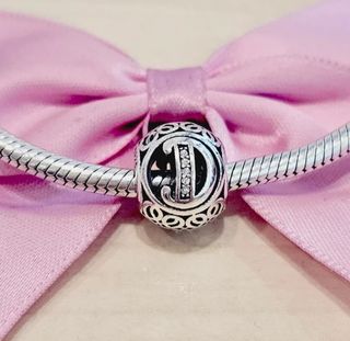 Charm Letra D Plata Redondo