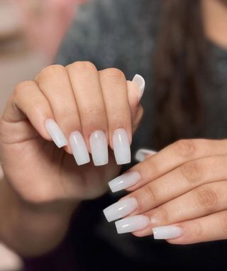 Servicio de manicura a domicilio 