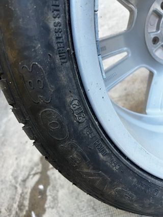 Llanta Volvo 17 con Neumático 215/50/17