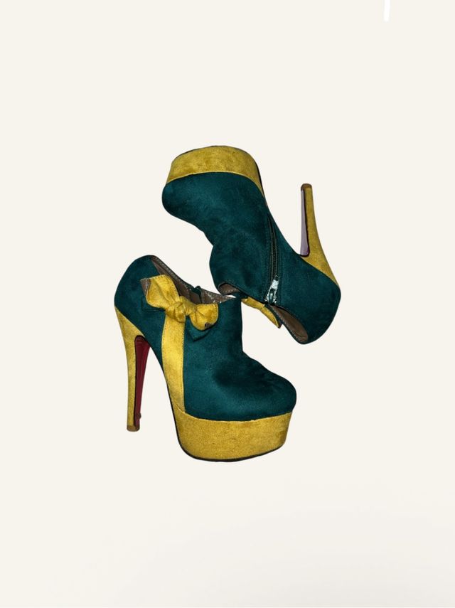 Scarpe con tacco giallo e verde