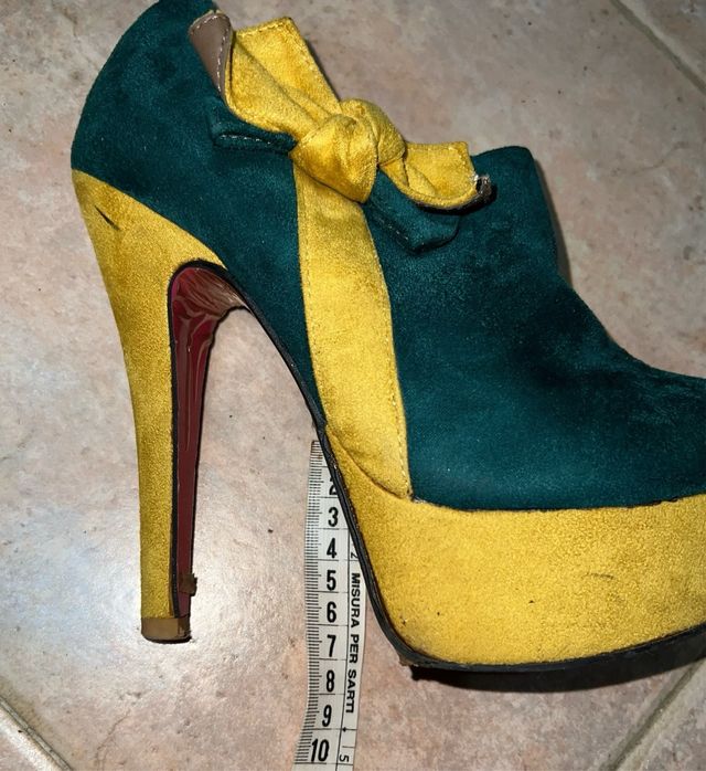 Scarpe con tacco giallo e verde