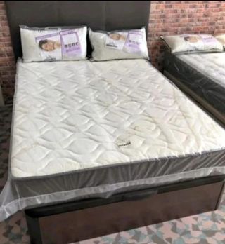 Base de cama y colchón!!!