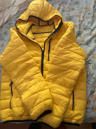 Chaqueta Bershka amarilla talla S