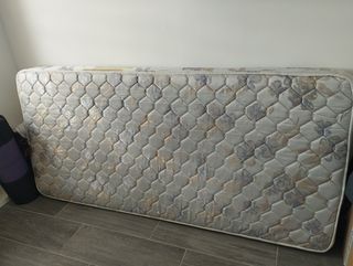 Colchón, tabla y somier de láminas