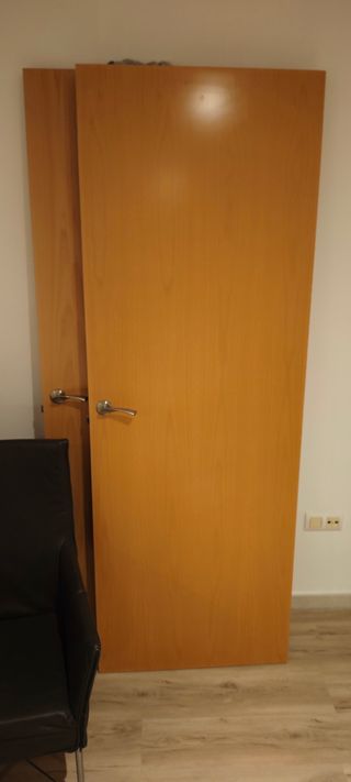 2 Puertas de madera en buen estado