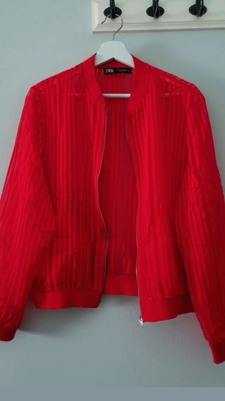 Chaqueta bomber Zara roja rayada