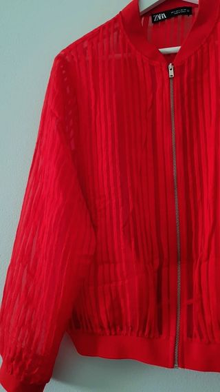 Chaqueta bomber Zara roja rayada